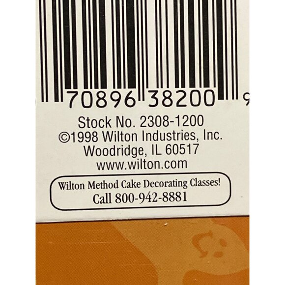 Wilton Spooky Shapes 4-Piece Metal Cookie Cutter Set Halloween Theme 1998 - Picture 5 of 6